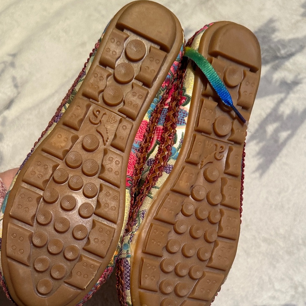 Multicolor Patterned Flats With Bow Accent - image 3